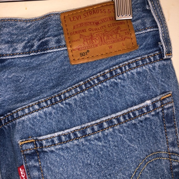 SOLD Levi’s 501 Womens Ripped Jeans - Picture 5 of 6